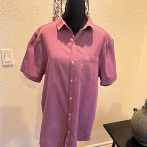 Casual Men's Short Sleeve Button-Down Shirt in a Burgundy Geometric Pattern